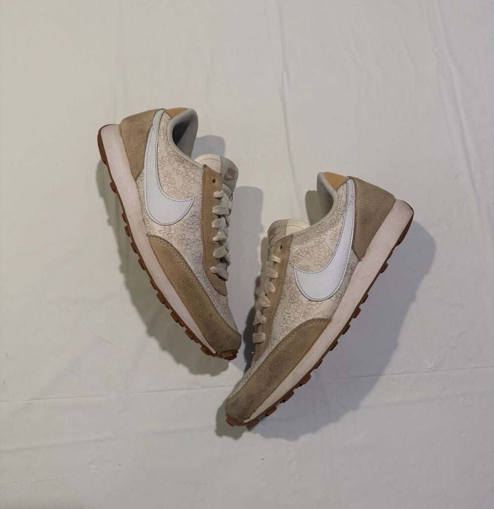 Nike Daybreak SE Women's Sneakers Flower Embroidery Size 8